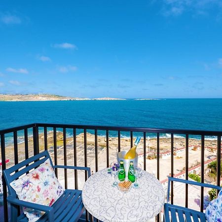 Islet Promenade Seafront Family Apartment With 2 Balconies By Getawaysmalta セント・ポールズ・ベイ エクステリア 写真