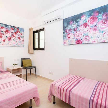Islet Promenade Seafront Family Apartment With 2 Balconies By Getawaysmalta セント・ポールズ・ベイ エクステリア 写真