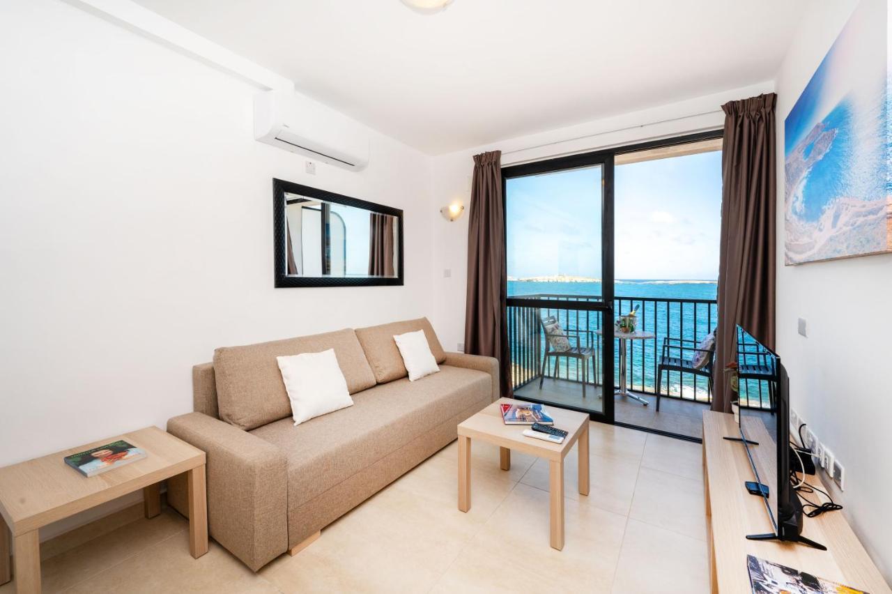 Islet Promenade Seafront Family Apartment With 2 Balconies By Getawaysmalta セント・ポールズ・ベイ エクステリア 写真
