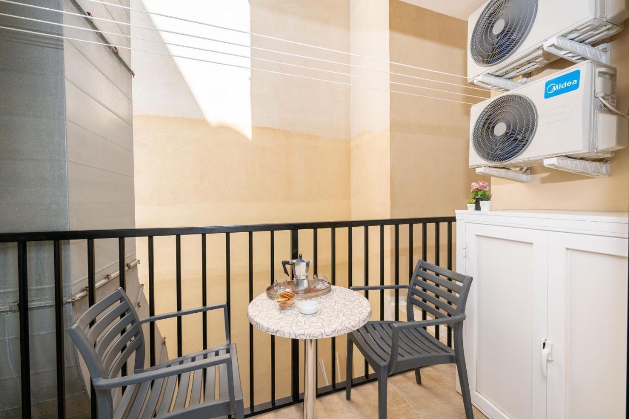 Islet Promenade Seafront Family Apartment With 2 Balconies By Getawaysmalta セント・ポールズ・ベイ エクステリア 写真