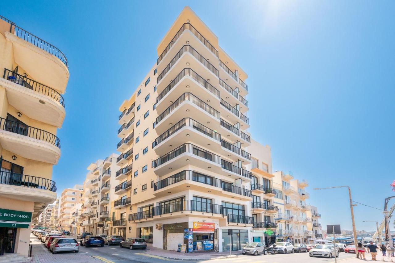 Islet Promenade Seafront Family Apartment With 2 Balconies By Getawaysmalta セント・ポールズ・ベイ エクステリア 写真