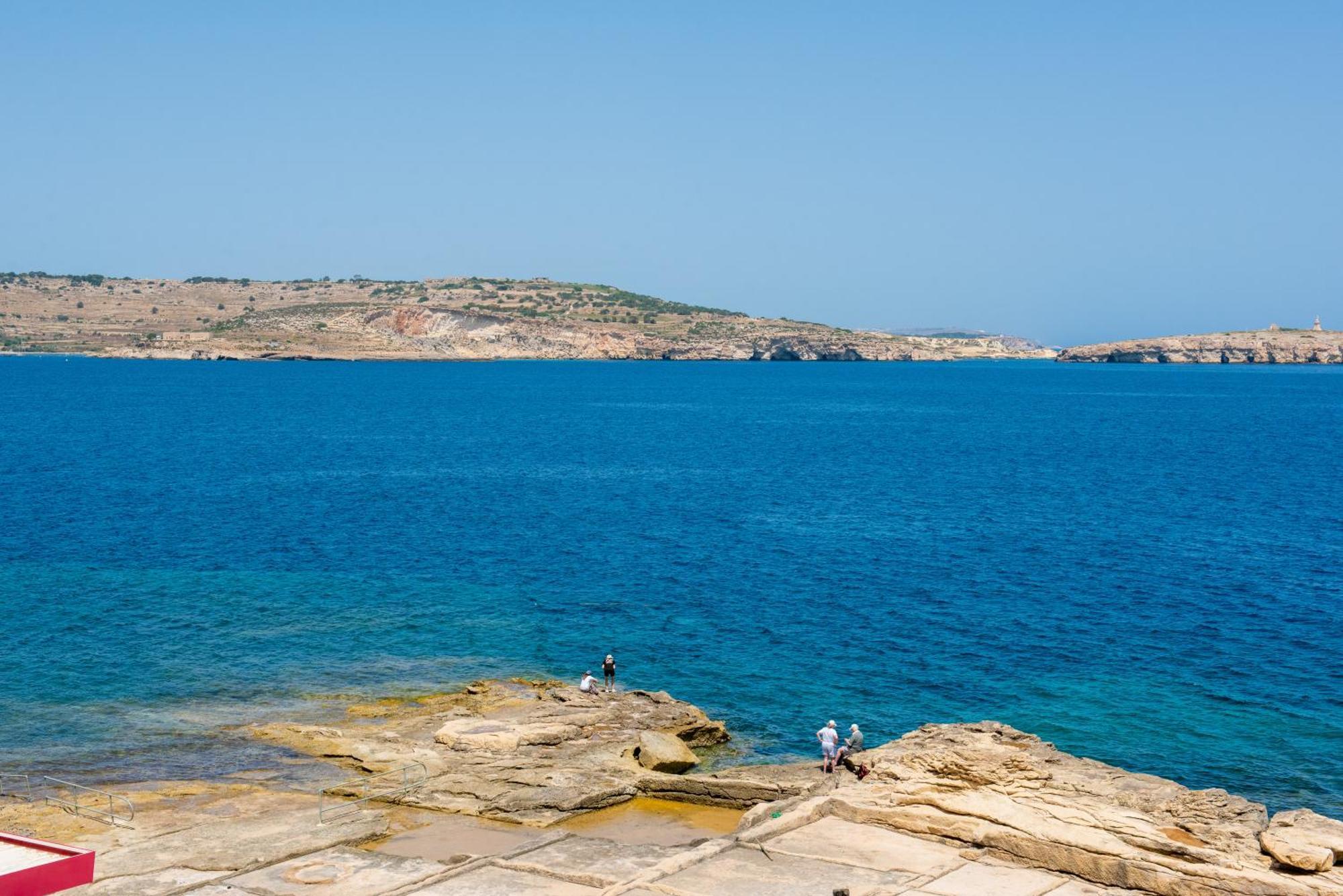 Islet Promenade Seafront Family Apartment With 2 Balconies By Getawaysmalta セント・ポールズ・ベイ エクステリア 写真